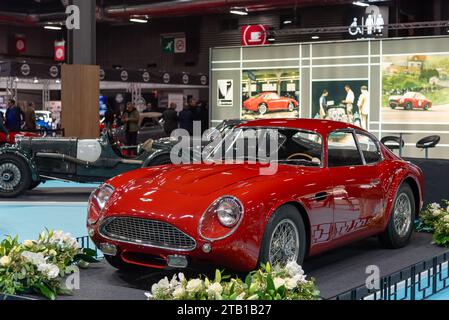 Paris, Frankreich - Rétromobile 2020. Konzentrieren Sie sich auf einen roten 1961 Aston Martin DB4 GT Zagato. Fahrgestellnr DB4GT 0178 L. Stockfoto