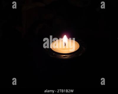 Stile Nacht - Lichtlein wacht - wie in jedem Jahr Advent - ein Licht in dunkler Nacht *** Stile Nacht Lichtlein wacht wie jedes Jahr Advent ein Licht in der dunklen Nacht Credit: Imago/Alamy Live News Stockfoto