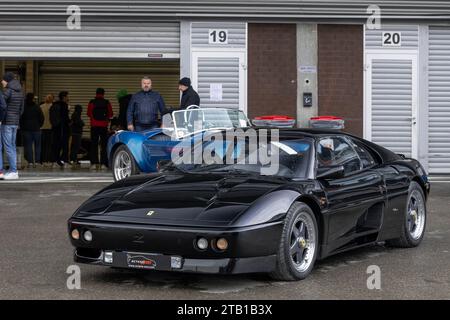 Spa-Francorchamps, Belgien - Les bruleurs de gommes 2022. Im Fokus steht der schwarze 1990 Ferrari 348 TB Elaborazione Zagato. Stockfoto