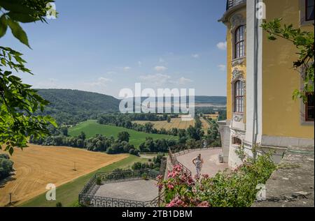 Blick in das Saaletal, Rokokoschloss, Dornburg, Thüringen, Deutschland *** Blick auf das Saaletal, Rokoko Schloss, Dornburg, Thüringen, Deutschland Credit: Imago/Alamy Live News Stockfoto