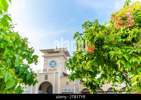 Blick auf den Ben Thanh Markt in Ho Chi Minh Stadt. Ben Thanh Markt, erbaut in französischer Herrschaft und das Symbol von Saigon, vietnam. Selektiver Fokus Stockfoto