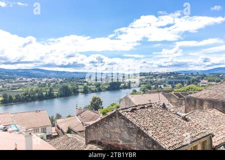 Landschaft der Stadt Tui, am Fluss minho Stockfoto