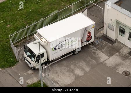 HAVIROV, TSCHECHISCHE REPUBLIK - 4. AUGUST 2023: Mitsubishi Canter Fuso von der Firma BigFood, die Lebensmittel und Lebensmittel liefert Stockfoto