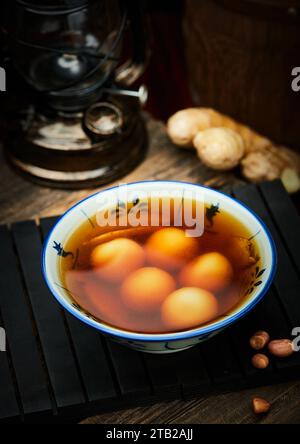 Yumcha, Dim Sum, hongkong-Dessert，Tang Yuan oder glutinöse Reiskugel süßes Dessert Ingwersuppe, beliebt in Hongkong Stockfoto