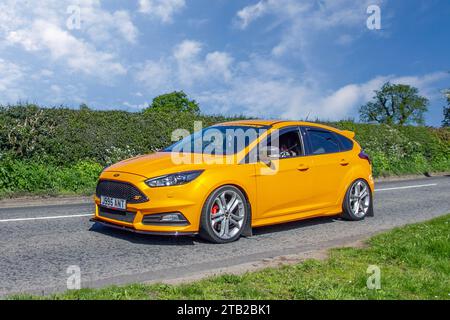 2017 Gelb Ford Focus RS 2261 ccm Benzin, 2,0 TDCi 185 ST-3 5dr; Performance-Motoren, Automobilsammler, Motorenfreunde, Autos, die in Cheshire, Großbritannien reisen Stockfoto