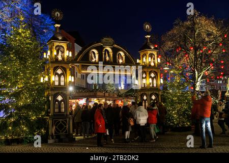 Der Weihnachtsmarkt Heinzels Wintermaerchen am Alten Markt in der historischen Stadt Köln. Der Weihnachtsmarkt Heinzels Wintermaerchen auf Stockfoto