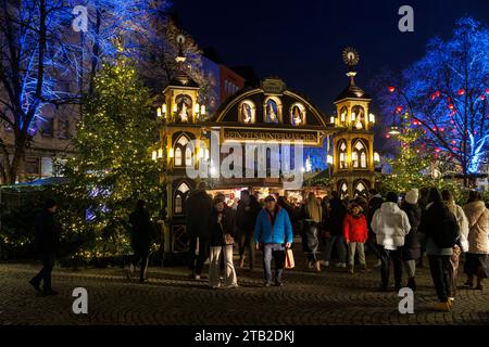 Der Weihnachtsmarkt Heinzels Wintermaerchen am Alten Markt in der historischen Stadt Köln. Der Weihnachtsmarkt Heinzels Wintermaerchen auf Stockfoto