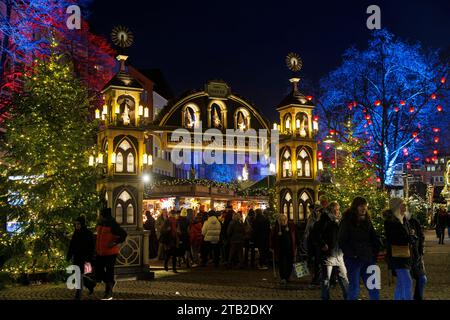 Der Weihnachtsmarkt Heinzels Wintermaerchen am Alten Markt in der historischen Stadt Köln. Der Weihnachtsmarkt Heinzels Wintermaerchen auf Stockfoto