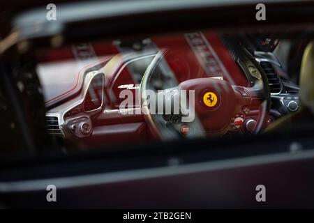Ferrari 458 Italia Supersportwagen mit rotem Coupé Stockfoto