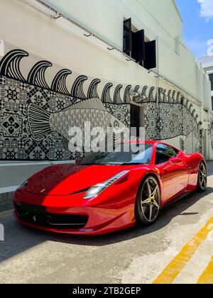 Ferrari 458 Italia Supersportwagen mit rotem Coupé Stockfoto