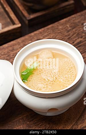 Chinesisches Essen, doppelt gekochte Bambuspilzsuppe Stockfoto