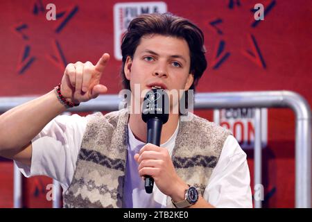 Schauspieler Alex hogh Andersen auf der German Film and Comic Con Winter Edition 2023 in der Messehalle. Dortmund, 03.12.2023 NRW Deutschland *** Schauspieler Alex hogh Andersen auf der Deutschen Film- und Comic-Con Winter Edition 2023 in der Dortmunder Ausstellungshalle, 03 12 2023 NRW Deutschland Copyright: XChristophxHardtx Credit: Imago/Alamy Live News Stockfoto