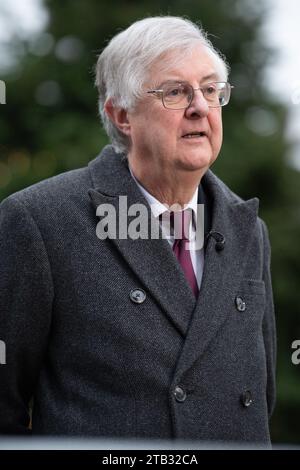 London, Großbritannien. Dez. 2023. Wales First Minister Mark Drakeford wird außerhalb des QEII Centre Credit: Justin ng/Alamy Live News interviewt. Stockfoto