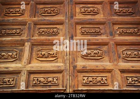 Detail der Eingangstür der Kathedrale von Cefalu, Sizilien, Italien Stockfoto