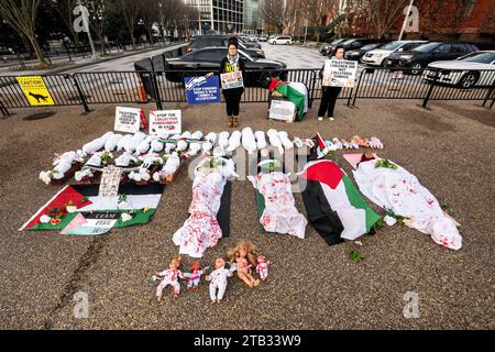 Washington, Usa. Dezember 2023. Eine stille Demonstration für Palästina auf der Pennsylvania Avenue vor dem Weißen Haus. (Foto: Michael Brochstein/SIPA USA) Credit: SIPA USA/Alamy Live News Stockfoto