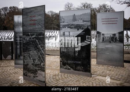 YSSELSTEYN – Gedenkstätte für die fünf Tore der Erinnerung auf dem deutschen Kriegsfriedhof Ysselsteyn. Die Gedenkstätte richtet sich an alle Opfer der nationalsozialistischen Verfolgung in den Niederlanden im Zweiten Weltkrieg. Zum ersten Mal hat der für die Erhaltung der Gräber zuständige deutsche Volksbund eine Gedenkstätte für Opfer in einem anderen Land errichtet. ANP ROB ENGELAAR niederlande aus - belgien aus Stockfoto