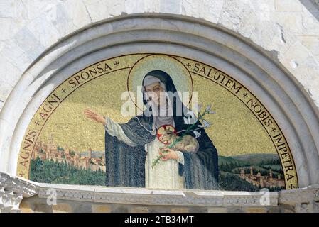 Chiesa e Convento Sant’Agnese auf der Piazza Santa Agnese in Montepulciano, Toskana, Italien Stockfoto