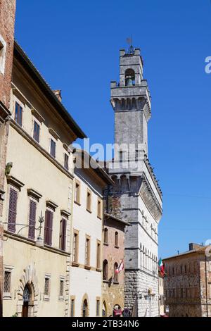 Piazza Grande Square, Montepulciano, Provinz Siena, Toskana, Italien, Euro Stockfoto