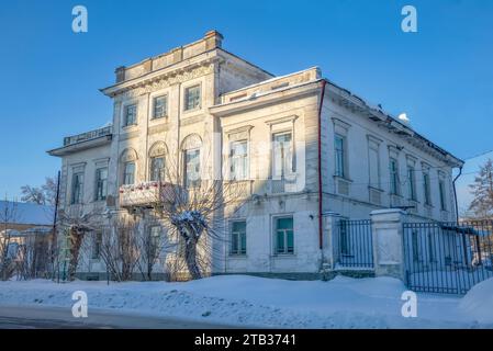 MYSCHKIN, RUSSLAND - 07. JANUAR 2023: Das Hauptgebäude des Anwesens von Timofey Chistow (Opochininskaja Bibliothek). Myschkin, Region Jaroslawl. Russland Stockfoto