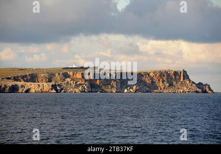 Cavalleria Cape mit Leuchtturm. Biosphärenreservat Menorca, Balearen, Spanien. Stockfoto