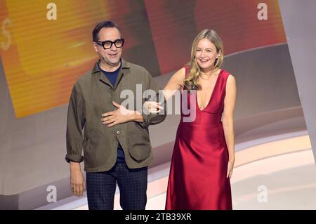 Jan Josef Liefers und Stefanie Stappenbeck in der ZDF-Unterhaltungsshow 'Wetten, dass...?' Live aus der Messe Offenburg-Ortenau. Offenburg, 25.11.2023 Stockfoto