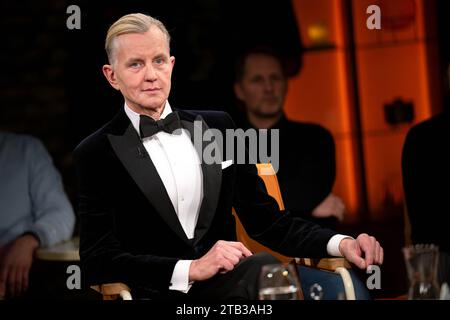 Bremen, Deutschland. Dezember 2023. Max Raabe bei der Aufnahme der Radio Bremen Talkshow '3nach9'. Quelle: Sina Schuldt/dpa/Alamy Live News Stockfoto