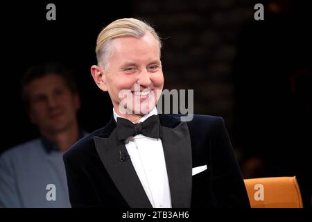 Bremen, Deutschland. Dezember 2023. Max Raabe bei der Aufnahme der Radio Bremen Talkshow '3nach9'. Quelle: Sina Schuldt/dpa/Alamy Live News Stockfoto