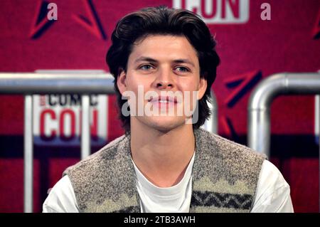 Alex hogh Andersen auf der German Film & Comic Con Winter Edition in der Messe Dortmund. Dortmund, 03.12.2023 *** Alex hogh Andersen auf der German Film Comic Con Winter Edition auf der Messe Dortmund Dortmund, 03 12 2023 Foto:Xn.xKubelkax/xFuturexImagex Comic con 3342 Credit: Imago/Alamy Live News Stockfoto