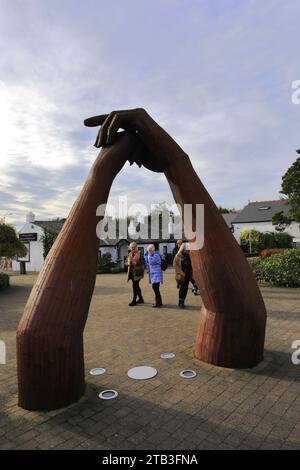 Die Statue der Hände in Gretna Green, Dumfries und Galloway, Schottland, Großbritannien Stockfoto