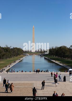 Das Washington Monument ist ein Obelisk in der National Mall in Washington, D.C., das zu Gedenken an George Washington, einen Gründervater der USA, errichtet wurde Stockfoto