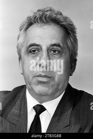 Deutschland, Bonn, 23.06.1993 Archiv.: 41-30-16 Oeffentliche Anhoerungen des 1.Untersuchungsausschüsse Foto: Egon Krenz, von Oktober bis Dezember 1989 Nachfolger von Erich Honecker als SED-Generalsekretaer und DDR-Staatsratsvorsitzender öffentliche Anhörungen des 1.Untersuchungsausschüsse *** Deutschland, Bonn, 23 06 1993 Archiv 41 30 16 öffentliche Anhörungen des 1 Untersuchungsausschusses Foto Egon Krenz, von Oktober bis Dezember 1989 Nachfolger von Erich Honecker als SED-Generalsekretär und DDR-Staatsratsvorsitzender öffentliche Anhörungen des 1. Untersuchungsausschusses Credit: Imago/Alamy Live News Stockfoto