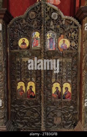 105 hölzerne Ikonostase Königliche Türen, ehemalige Kirche des Klosters St. Maria, heute Archäologisches Museum. Apollonien-Albanien. Stockfoto