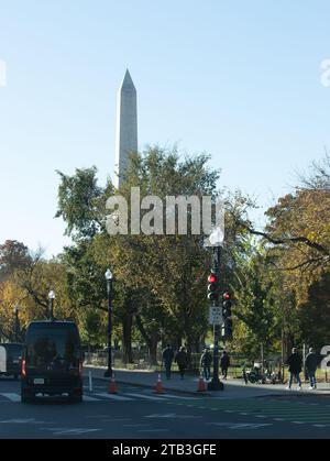 Das Washington Monument ist ein Obelisk in der National Mall in Washington, D.C., das zu Gedenken an George Washington, einen Gründervater der USA, errichtet wurde Stockfoto