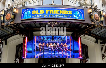 London, Großbritannien. Stephen Sondheims „Old Friends“ im Gielgud Theatre in der Shaftesbury Avenue, November 2023 Stockfoto