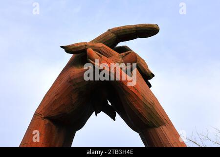 Die Statue der Hände in Gretna Green, Dumfries und Galloway, Schottland, Großbritannien Stockfoto