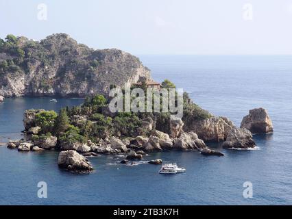 Isola Bella (auch bekannt als die Perle des Ionischen Meeres), Strand, Mazzarò, Taormina, Sizilien, Sizilien, Italien, Europa Stockfoto