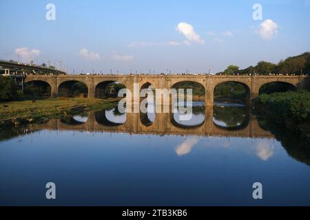 Am 30. November 2023 wurde die Chhatrapati Shivaji-Brücke 1924 erbaut, diese Heritage-Brücke wurde während der britischen Herrschaft von Raobahadur Ganpatrao Mahadeo Kenjale erbaut Stockfoto