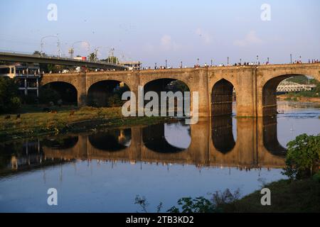 Am 30. November 2023 wurde die Chhatrapati Shivaji-Brücke 1924 erbaut, diese Heritage-Brücke wurde während der britischen Herrschaft von Raobahadur Ganpatrao Mahadeo Kenjale erbaut Stockfoto