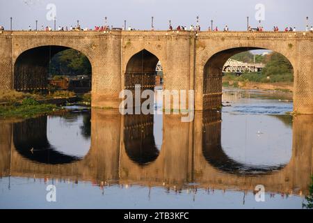 Am 30. November 2023 wurde die Chhatrapati Shivaji-Brücke 1924 erbaut, diese Heritage-Brücke wurde während der britischen Herrschaft von Raobahadur Ganpatrao Mahadeo Kenjale erbaut Stockfoto