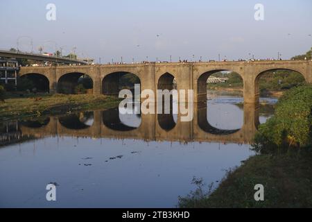 Am 30. November 2023 wurde die Chhatrapati Shivaji-Brücke 1924 erbaut, diese Heritage-Brücke wurde während der britischen Herrschaft von Raobahadur Ganpatrao Mahadeo Kenjale erbaut Stockfoto