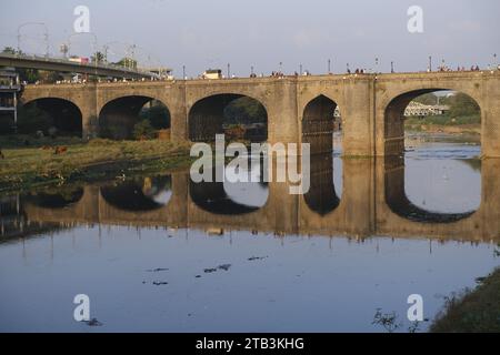 Am 30. November 2023 wurde die Chhatrapati Shivaji-Brücke 1924 erbaut, diese Heritage-Brücke wurde während der britischen Herrschaft von Raobahadur Ganpatrao Mahadeo Kenjale erbaut Stockfoto