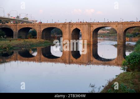 Am 30. November 2023 wurde die Chhatrapati Shivaji-Brücke 1924 erbaut, diese Heritage-Brücke wurde während der britischen Herrschaft von Raobahadur Ganpatrao Mahadeo Kenjale erbaut Stockfoto