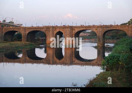 Am 30. November 2023 wurde die Chhatrapati Shivaji-Brücke 1924 erbaut, diese Heritage-Brücke wurde während der britischen Herrschaft von Raobahadur Ganpatrao Mahadeo Kenjale erbaut Stockfoto