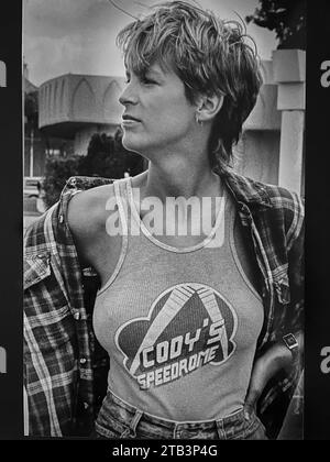 1984, Pontiac, Illinois, USA: Schauspielerin JAMIE LEE CURTIS als Michelle „Mike“ Cody Besitzerin von „Cody's Speedway“ am Set des Comedy-Films „Grandview USA“ im Jahr 1984. (Kreditbild: © Renée C. Byer/ZUMA Press Wire) NUR REDAKTIONELLE VERWENDUNG! Nicht für kommerzielle ZWECKE! Stockfoto