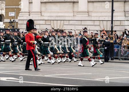 Prozession der Truppen für Königin Elisabeth II Stockfoto