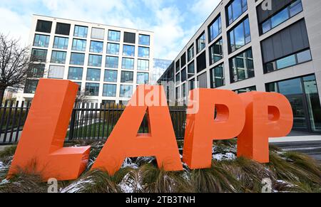 Stuttgart, Deutschland. November 2023. Das Logo des Kabelherstellers Lapp steht vor dem Hauptsitz in Stuttgart. Quelle: Bernd Weißbrod/dpa/Alamy Live News Stockfoto