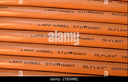 Stuttgart, Deutschland. November 2023. Das Logo des Kabelherstellers Lapp ist auf einem Kabel aufgedruckt. Quelle: Bernd Weißbrod/dpa/Alamy Live News Stockfoto