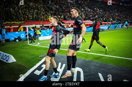 Leverkusen, Deutschland. Dezember 2023. Torjubel: Florian Wirtz (Leverkusen), Granit Xhaka (Leverkusen) Bayer Leverkusen - Borussia Dortmund 03.12.2023 Stockfoto