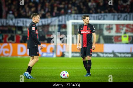 Leverkusen, Deutschland. Dezember 2023. Florian Wirtz (Leverkusen), Jonas Hofmann (Leverkusen) Bayer Leverkusen - Borussia Dortmund 03.12.2023 Copyrigh Stockfoto