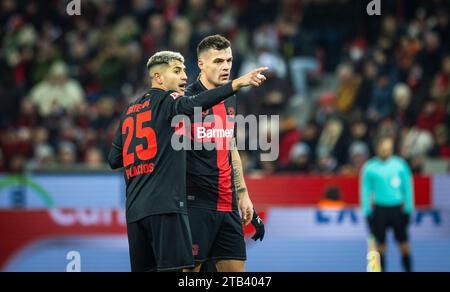 Leverkusen, Deutschland. Dezember 2023. Exequiel Palacios (Leverkusen), Granit Xhaka (Leverkusen) Bayer Leverkusen - Borussia Dortmund 03.12.2023 Copyr Stockfoto